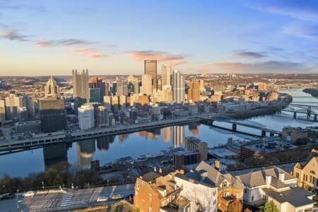 Charming Studio-Panoramic View-Your Pittsburgh Sanctuary Exterior photo