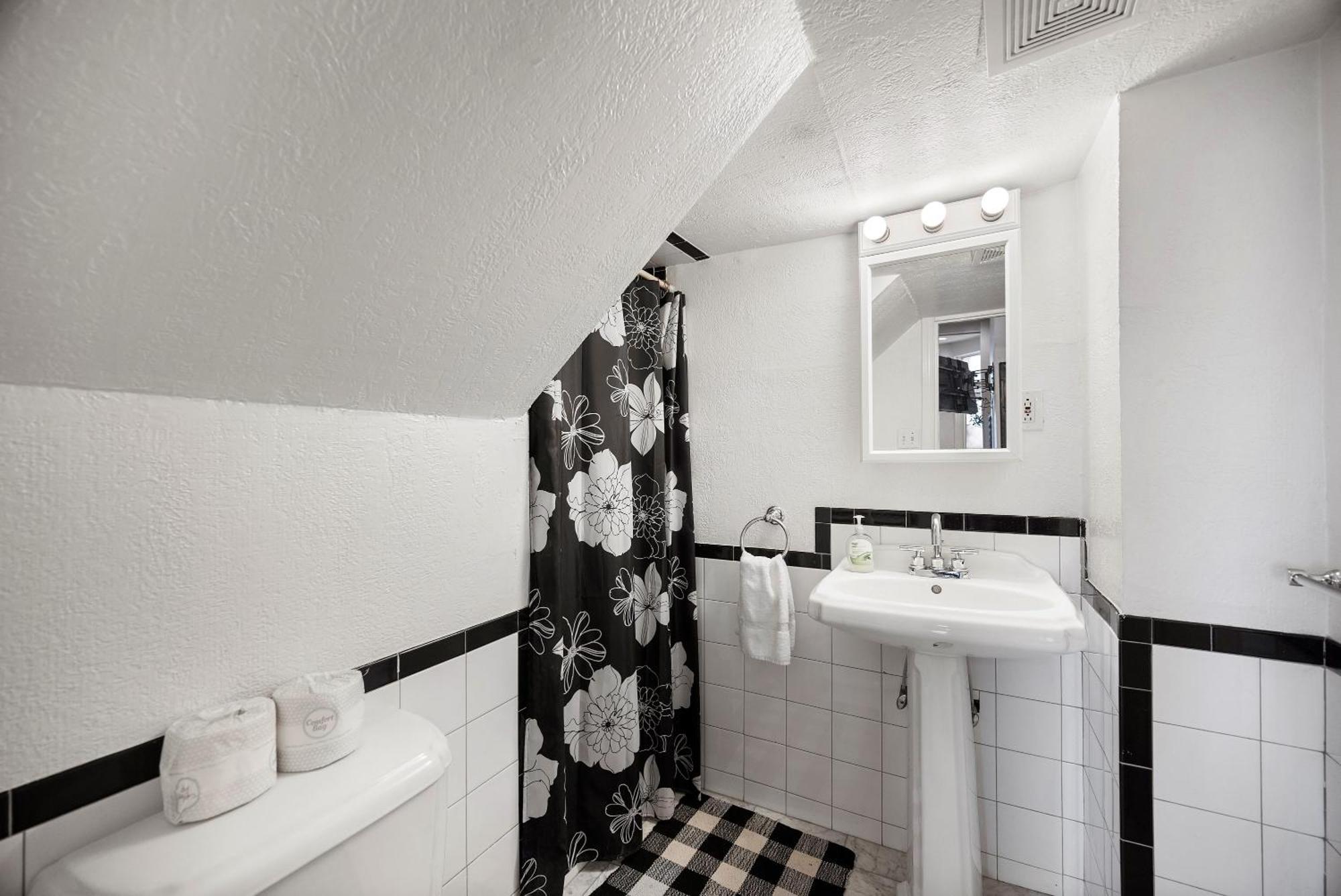 Charming Studio-Panoramic View-Your Pittsburgh Sanctuary Exterior photo