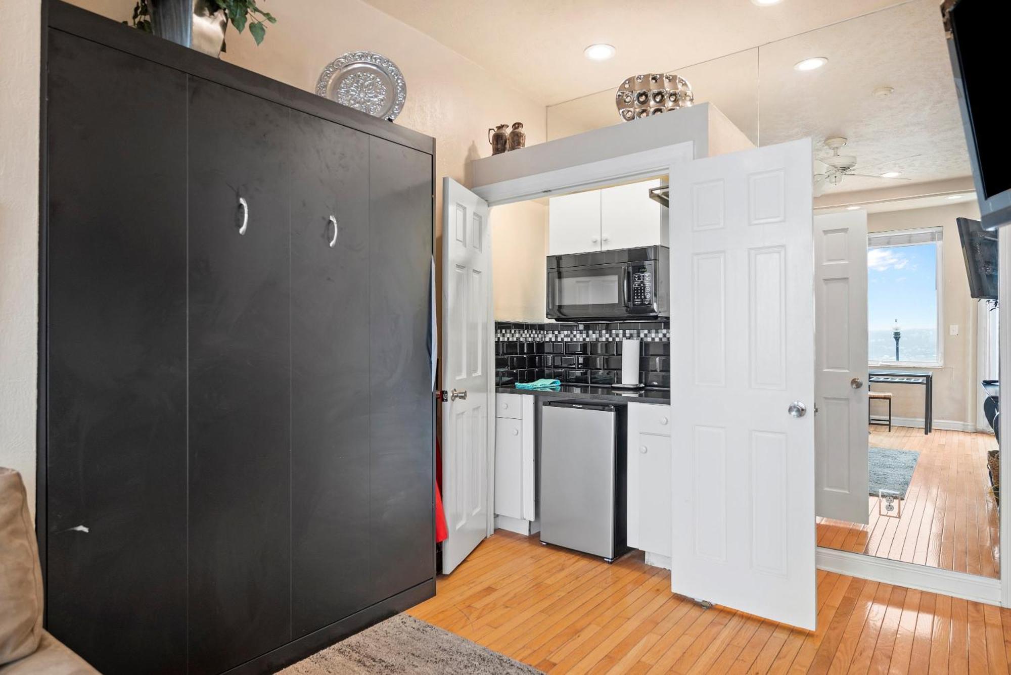 Charming Studio-Panoramic View-Your Pittsburgh Sanctuary Exterior photo