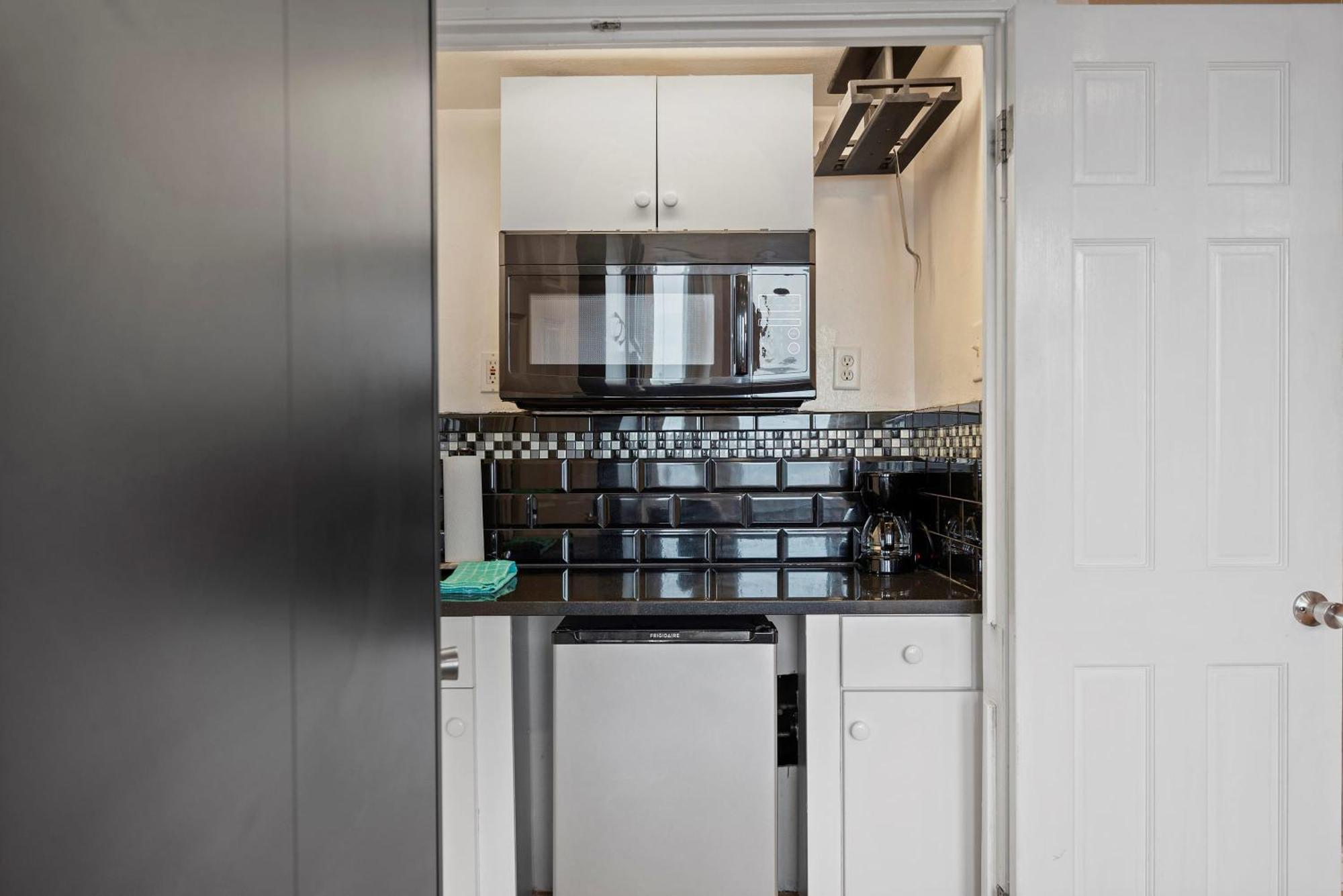 Charming Studio-Panoramic View-Your Pittsburgh Sanctuary Exterior photo