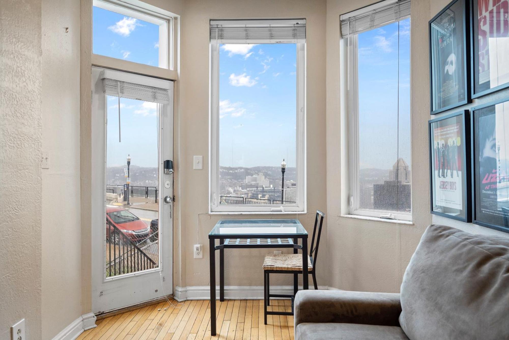 Charming Studio-Panoramic View-Your Pittsburgh Sanctuary Exterior photo