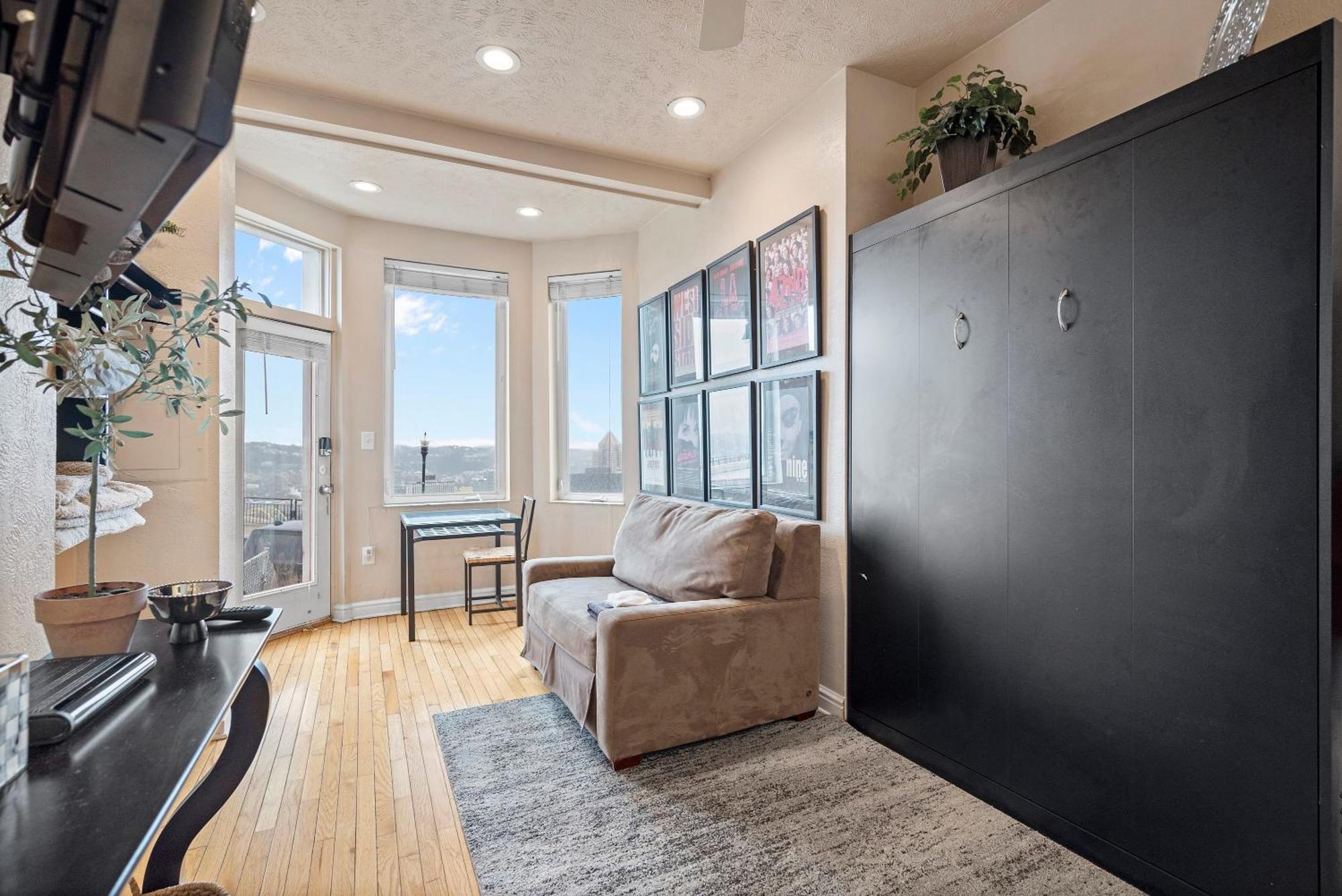 Charming Studio-Panoramic View-Your Pittsburgh Sanctuary Exterior photo